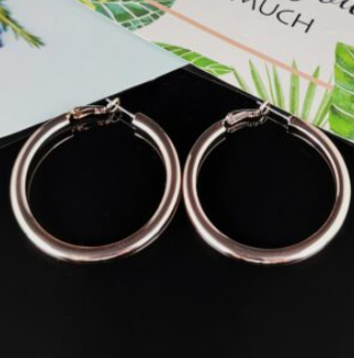 LARGE HOOP EARRINGS 