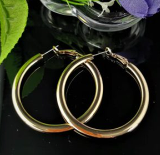 LARGE HOOP EARRINGS 