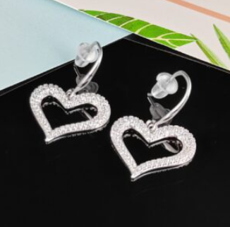 SHE HANGING HEART DIAMENTE EARRINGS 