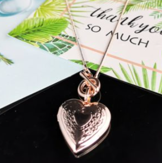 SHE PETITE HEART NECKLACE 